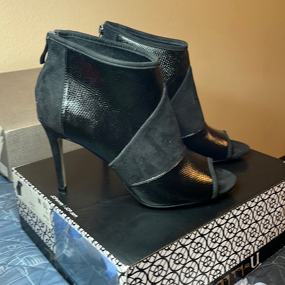 10 M Ellie heels , N by Nicole Miller